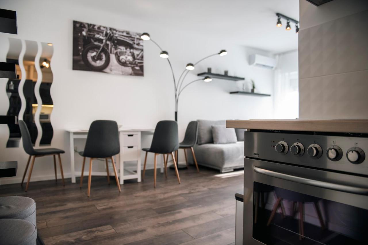 페치 Anavrin Apartman Free Parking 아파트 외부 사진