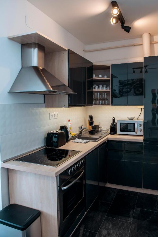 페치 Anavrin Apartman Free Parking 아파트 외부 사진