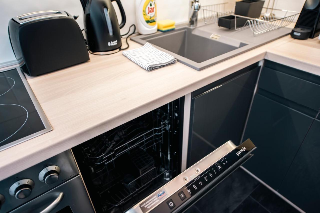 페치 Anavrin Apartman Free Parking 아파트 외부 사진