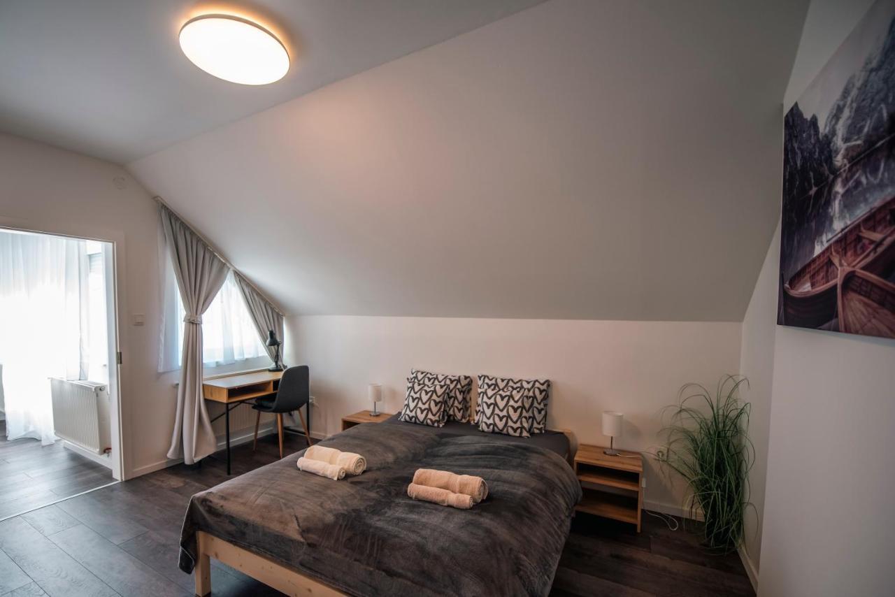 페치 Anavrin Apartman Free Parking 아파트 외부 사진