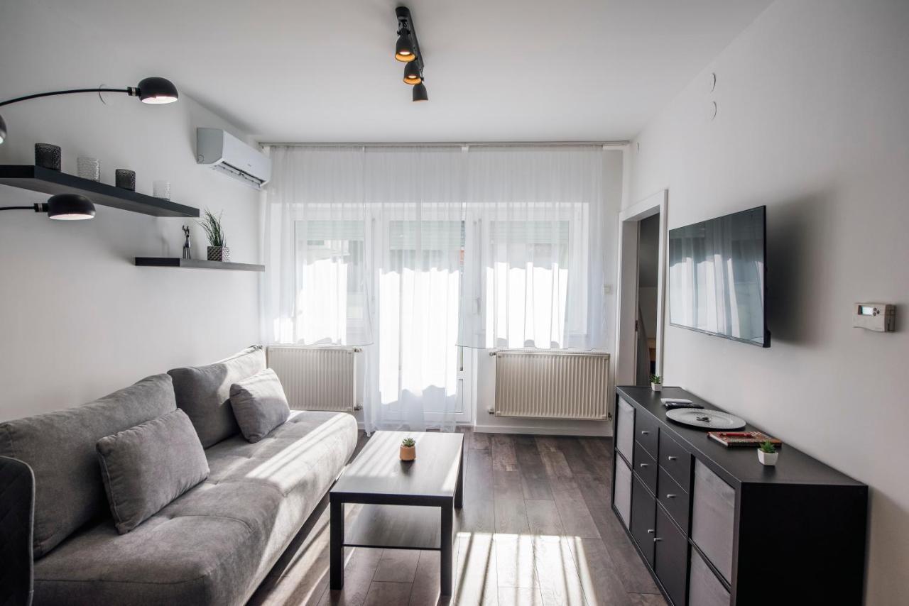 페치 Anavrin Apartman Free Parking 아파트 외부 사진