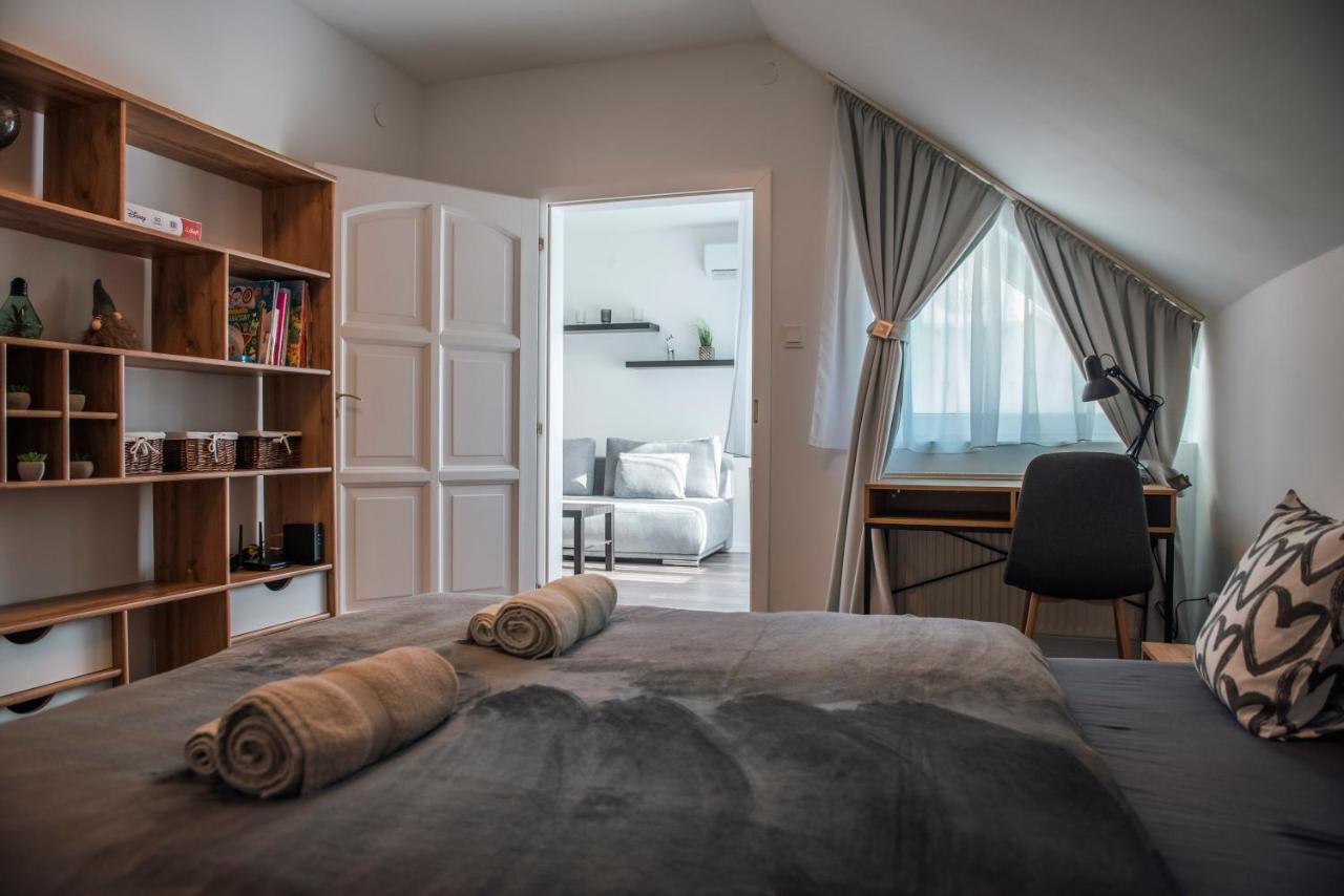 페치 Anavrin Apartman Free Parking 아파트 외부 사진