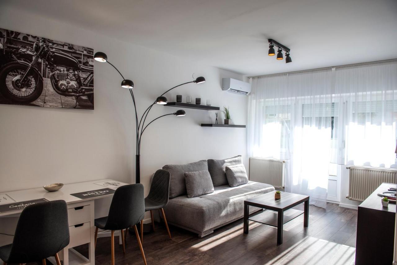 페치 Anavrin Apartman Free Parking 아파트 외부 사진