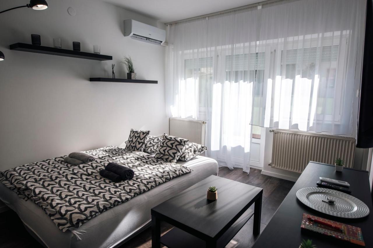 페치 Anavrin Apartman Free Parking 아파트 외부 사진